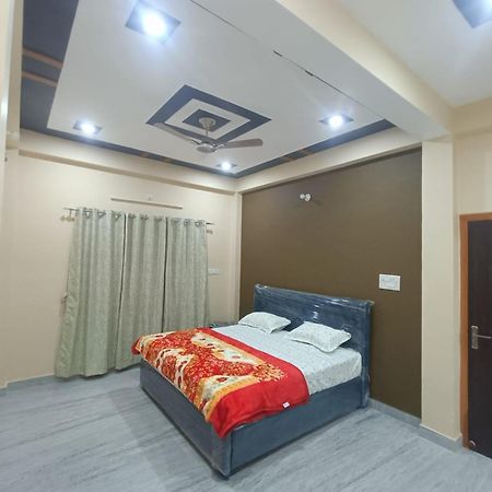 Sarvodaya Residency Hotel Ayodhya Ngoại thất bức ảnh